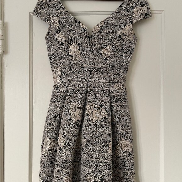 Soieblu Silver Floral Jacquard Mini Dress - Picture 2 of 4